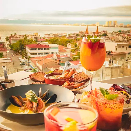 Restaurantes más Románticos en Puerto Vallarta • Villa Lala